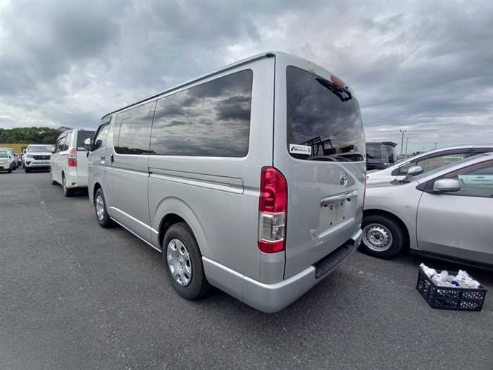 Toyota Hiace 2016 photo 3