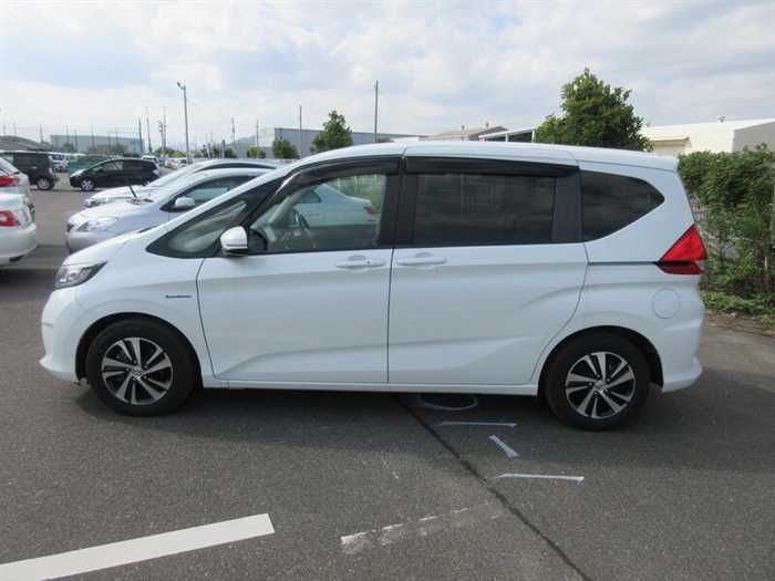 Honda Freed 2018 photo 2