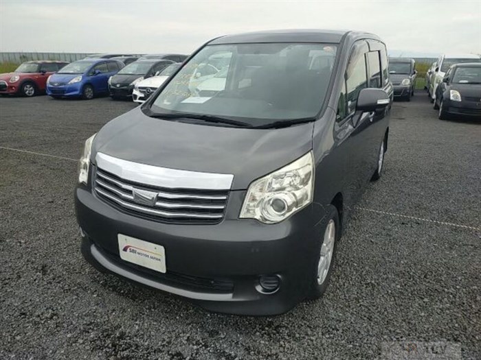 2012 Toyota Noah