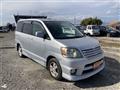 2003 Toyota Noah