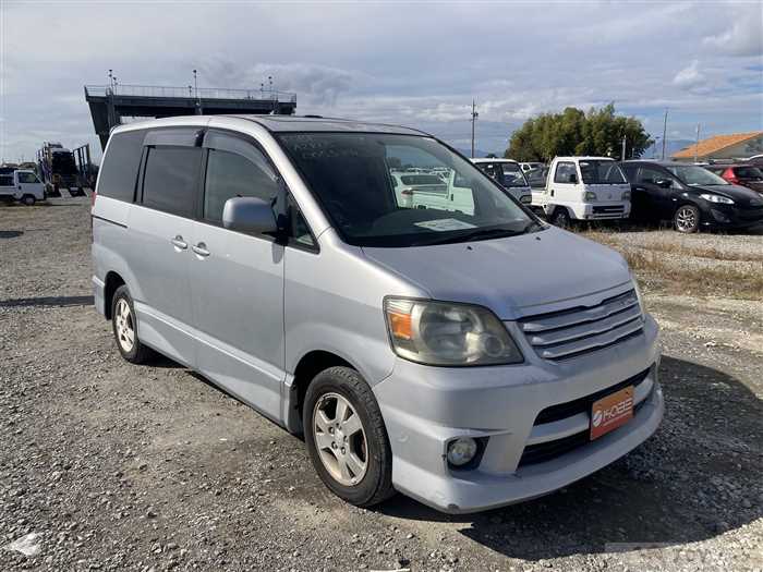 2003 Toyota Noah