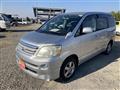 2005 Toyota Noah
