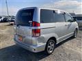 2005 Toyota Noah