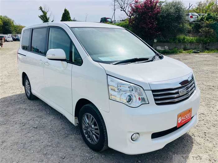 2013 Toyota Noah