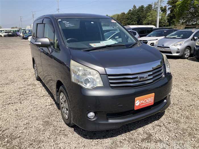 2013 Toyota Noah