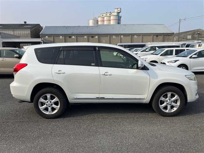 Toyota Vanguard 2012 photo 4