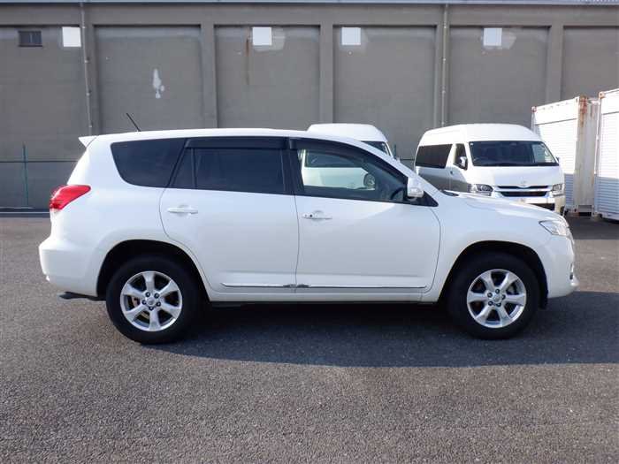 Toyota Vanguard 2013 photo 4