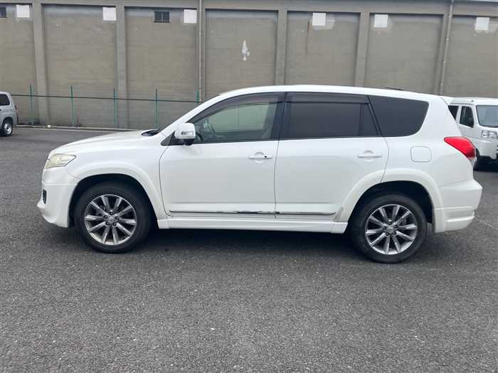 Toyota Vanguard 2013 photo 3
