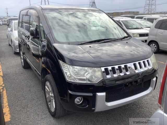 2011 Mitsubishi Delica D5