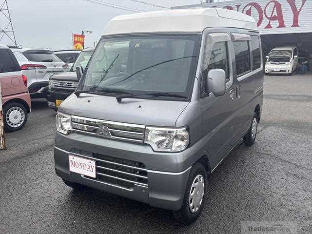 2012 Mitsubishi Minicab Van