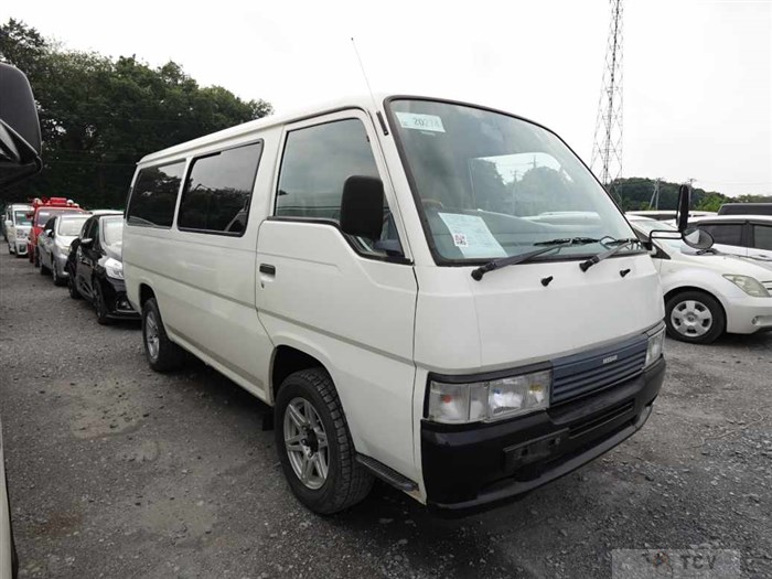 2000 Nissan Caravan Van