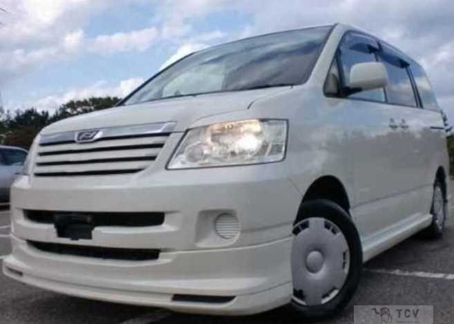 2004 Toyota Noah