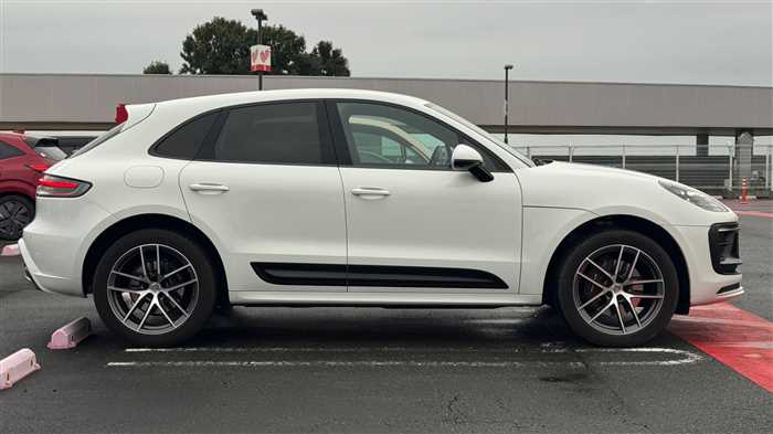 Porsche Macan 2023 — фото 4 купить в Москве