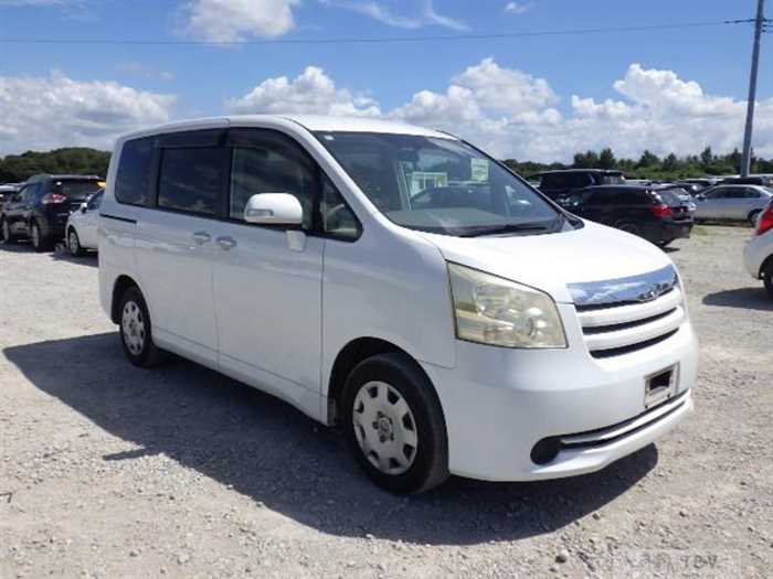 2010 Toyota Noah