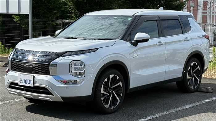 Mitsubishi OUTLANDER PHEV 2023 — фото 2 купить в Москве