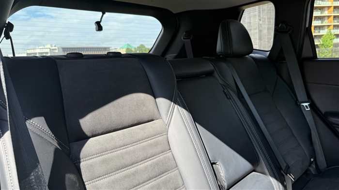 Mitsubishi OUTLANDER PHEV 2023 — фото 8 купить в Москве