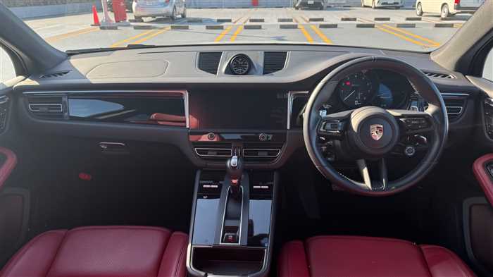 Porsche Macan T 2023 — миниатюра 5