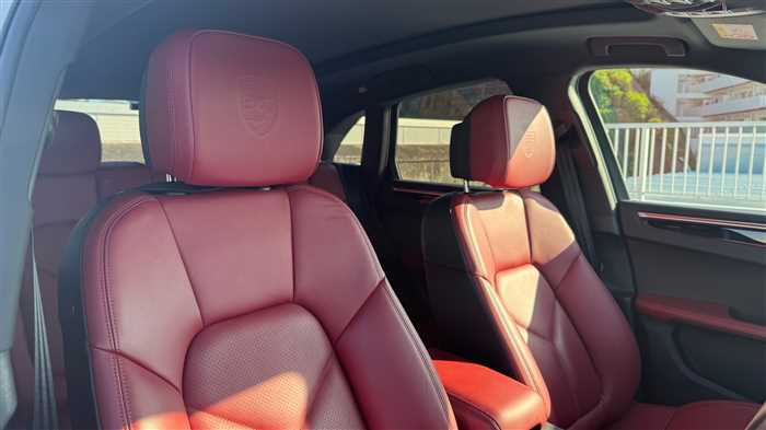 Porsche Macan T 2023 — миниатюра 6