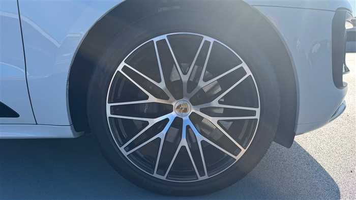 Porsche Macan T 2023 — миниатюра 8