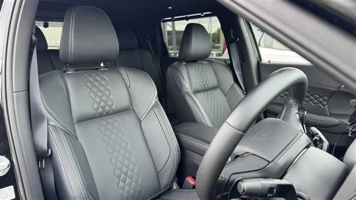 Mitsubishi OUTLANDER PHEV 2024 — фото 5 купить в Москве
