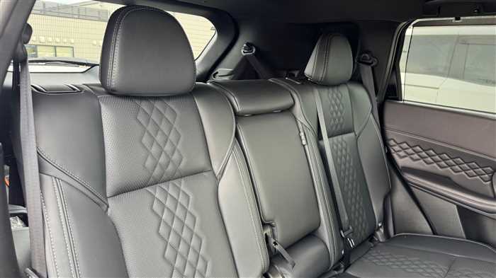 Mitsubishi OUTLANDER PHEV 2024 — фото 6 купить в Москве