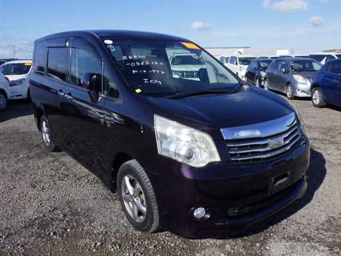 2013 Toyota Noah