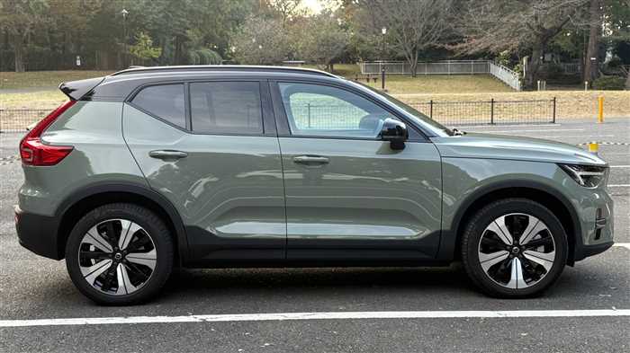 Volvo XC40 2023 — фото 4 купить в Москве