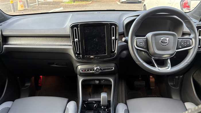 Volvo XC40 2023 — фото 6 купить в Москве