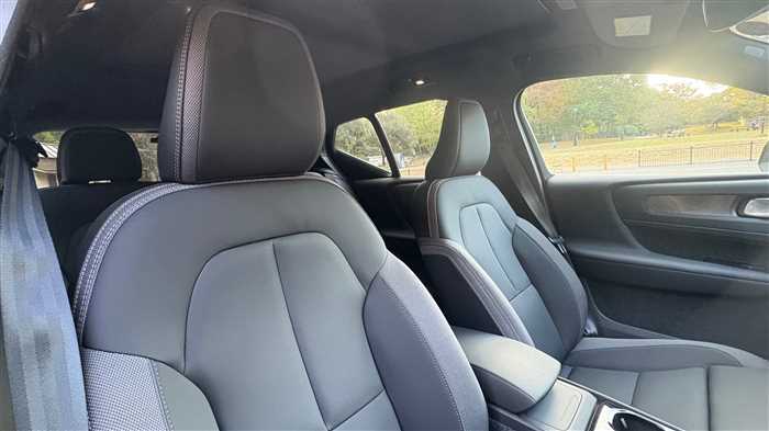 Volvo XC40 2023 — фото 7 купить в Москве