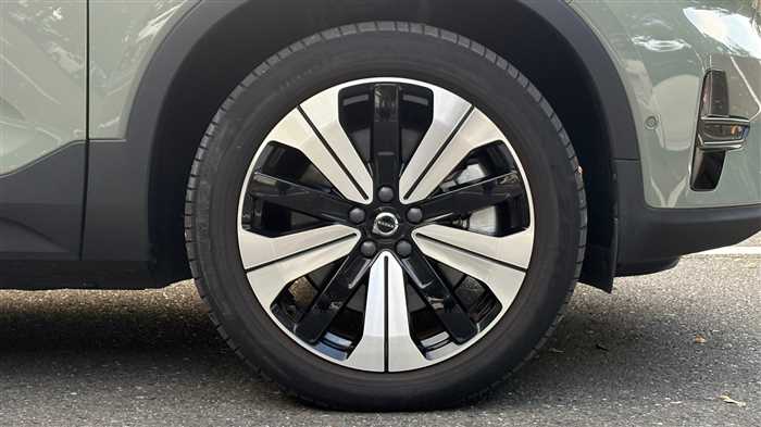 Volvo XC40 2023 — фото 9 купить в Москве