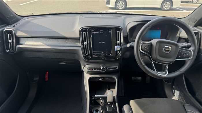 Volvo XC40 2023 — фото 6 купить в Москве