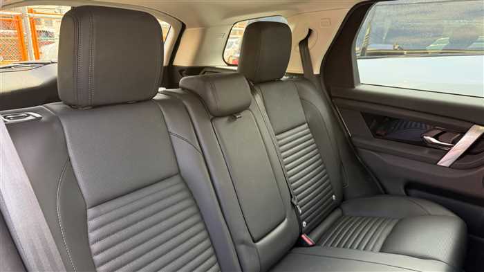 Land Rover Discovery Sport 2023 — фото 8 купить в Москве