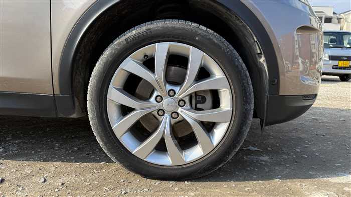Land Rover Discovery Sport 2023 — фото 9 купить в Москве