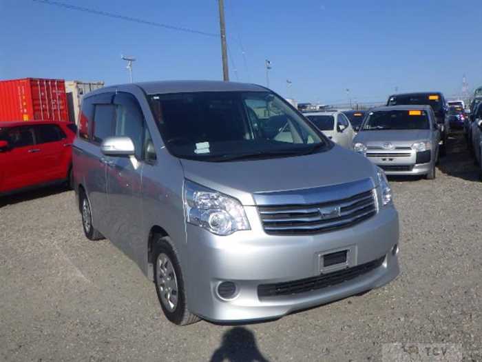 2013 Toyota Noah
