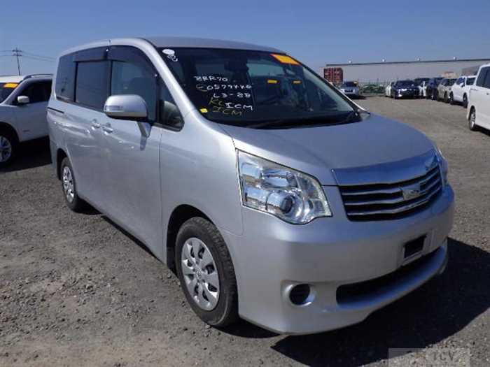 2013 Toyota Noah