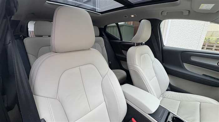 Volvo XC40 2023 — фото 7 купить в Москве