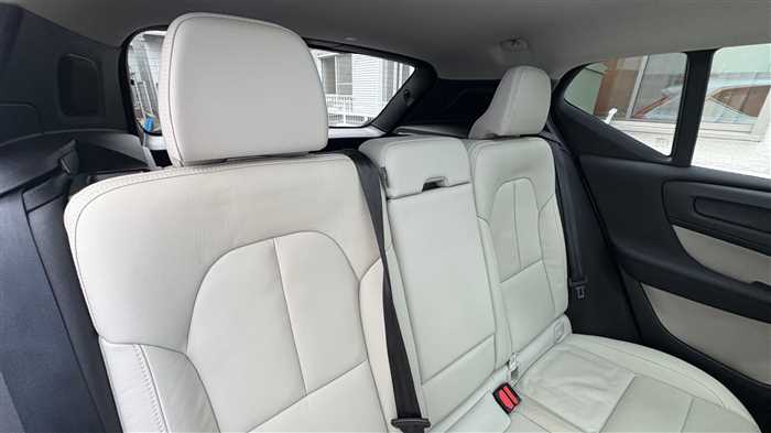 Volvo XC40 2023 — фото 8 купить в Москве