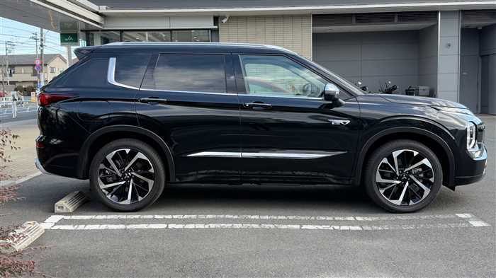 Mitsubishi OUTLANDER PHEV 2023 — фото 4 купить в Москве