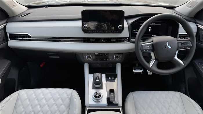 Mitsubishi OUTLANDER PHEV 2023 — фото 6 купить в Москве