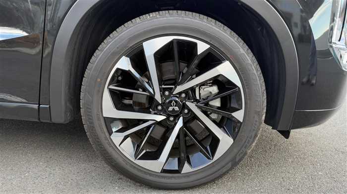 Mitsubishi OUTLANDER PHEV 2023 — фото 9 купить в Москве