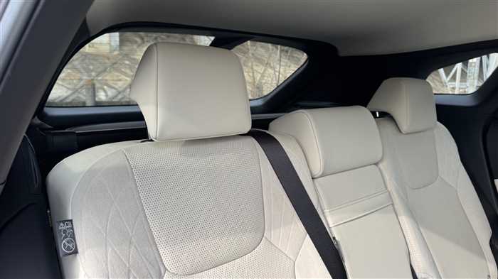 Lexus RX 350h L 4WD 2024 — миниатюра 7