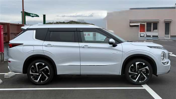 Mitsubishi OUTLANDER PHEV 2024 — фото 4 купить в Москве