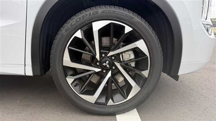 Mitsubishi OUTLANDER PHEV 2024 — фото 6 купить в Москве