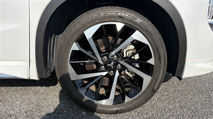 Mitsubishi OUTLANDER PHEV 2023 — фото 9 купить в Москве