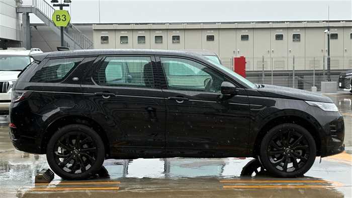 Land Rover Discovery Sport 2024 — фото 4 купить в Москве