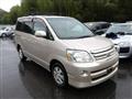 2005 Toyota Noah