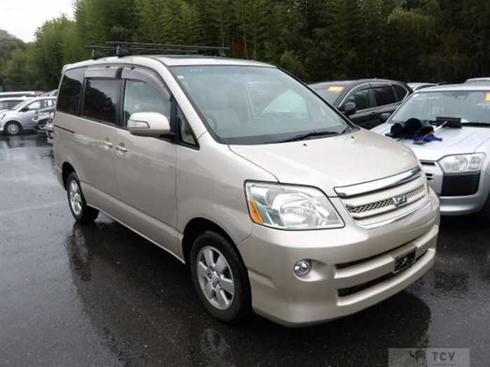 2005 Toyota Noah
