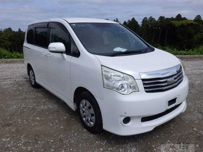 2013 Toyota Noah