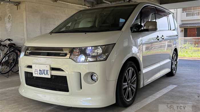 2011 Mitsubishi Delica D5