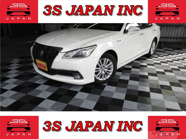 2013 Toyota Crown Hybrid